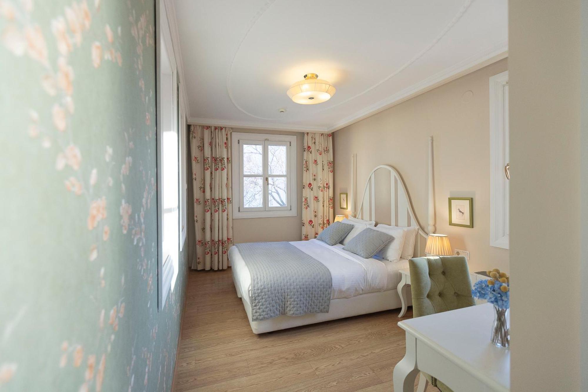 Gatto Perso Luxury Studio Apartments テッサロニキ エクステリア 写真